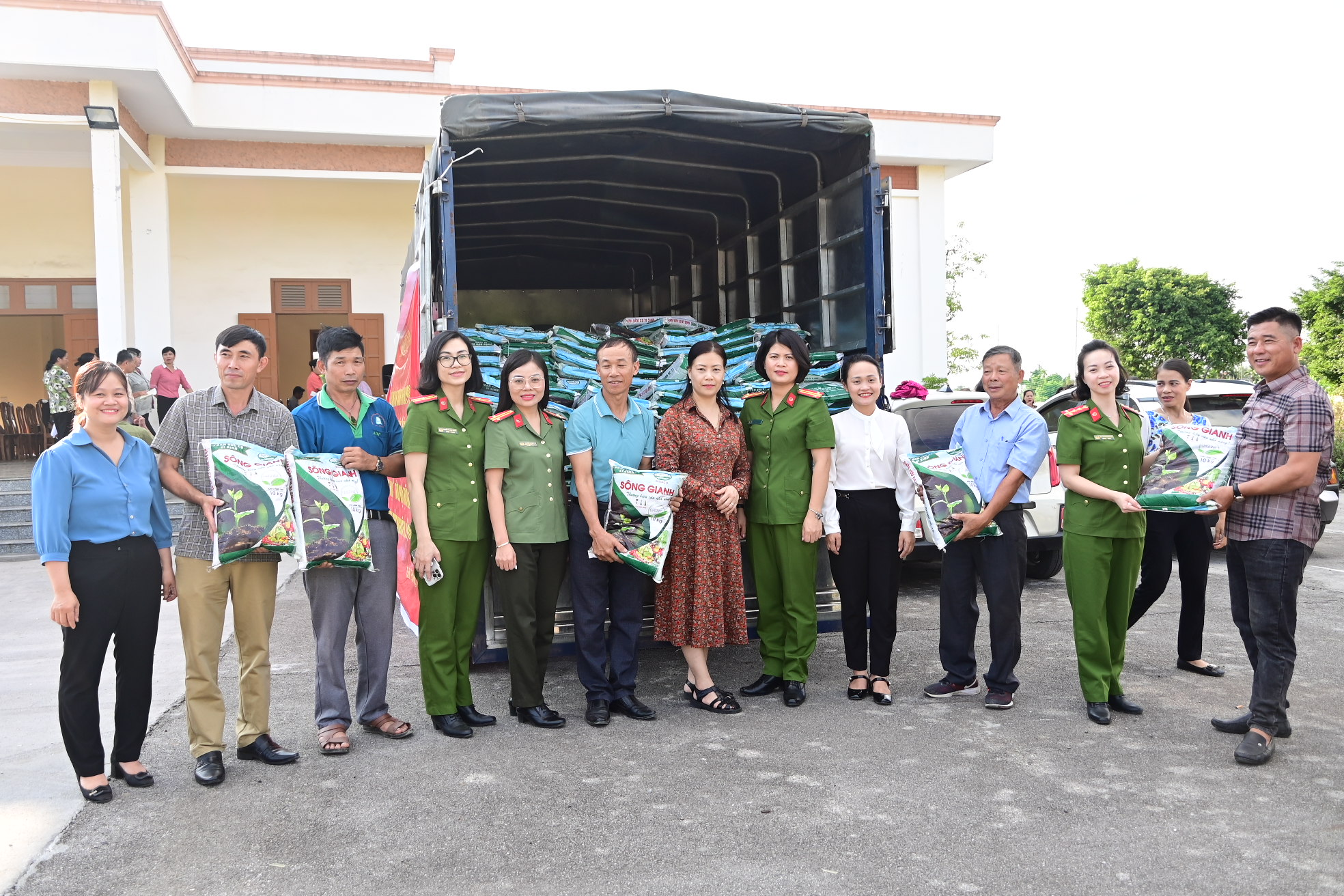 Phòng Cảnh sát kinh tế: Tuyên truyền về phân loại rác thải, chống rác thải nhựa trong hoạt động sản xuất nông nghiệp tại xã An Sơn (Thủy Nguyên)
